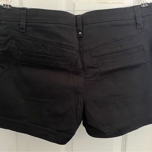 Lole women’s stretch shorts black.